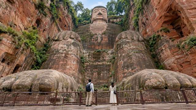 1. 楽山大仏とは?高さ71mの世界遺産