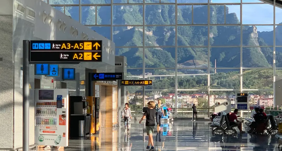 About Zhangjiajie Hehua Airport (DYG)