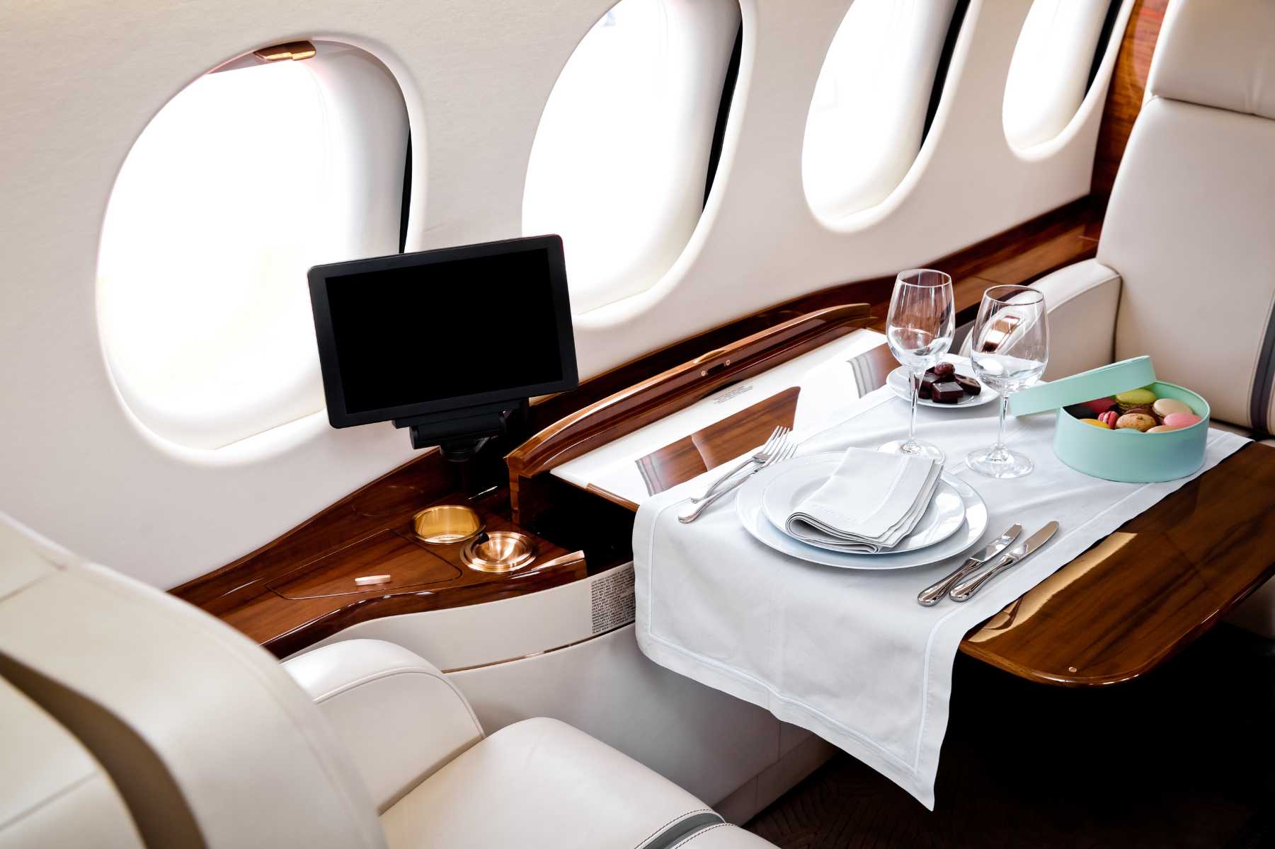 Business Class vs First Class Food & Drink