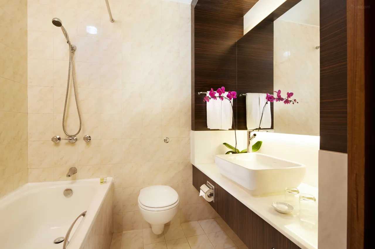 Village Hotel Bugis Superior Room Bathroom