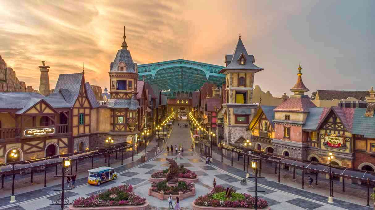 European Streetmosphere в VinWonders Фукуок
