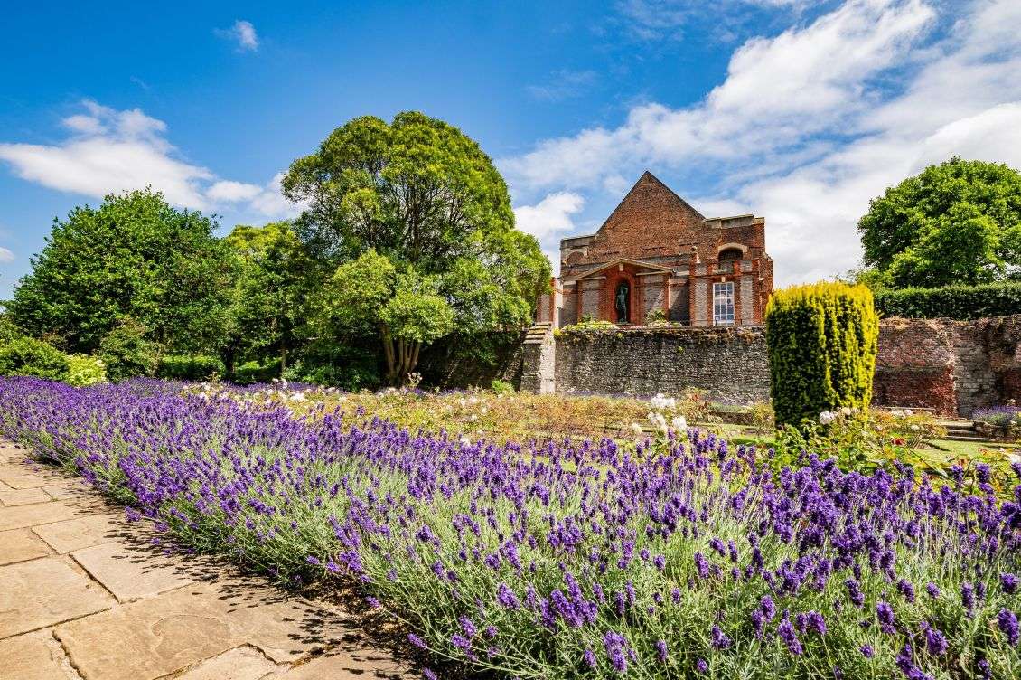 Getting the train to Eltham Palace: Closest station & routes