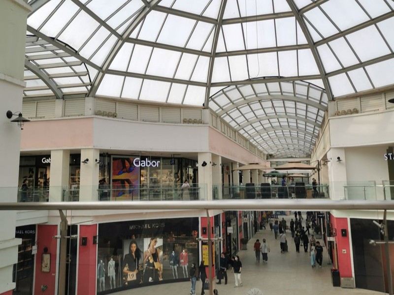 Surprise Outlets (斯普瑞斯 / Surprise Outlets) — Designer Shopping Near the Airport