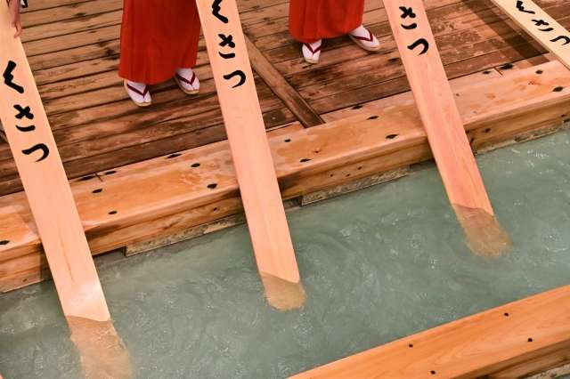 熱乃湯|草津伝統の「湯もみと踊り」ショーを観覧