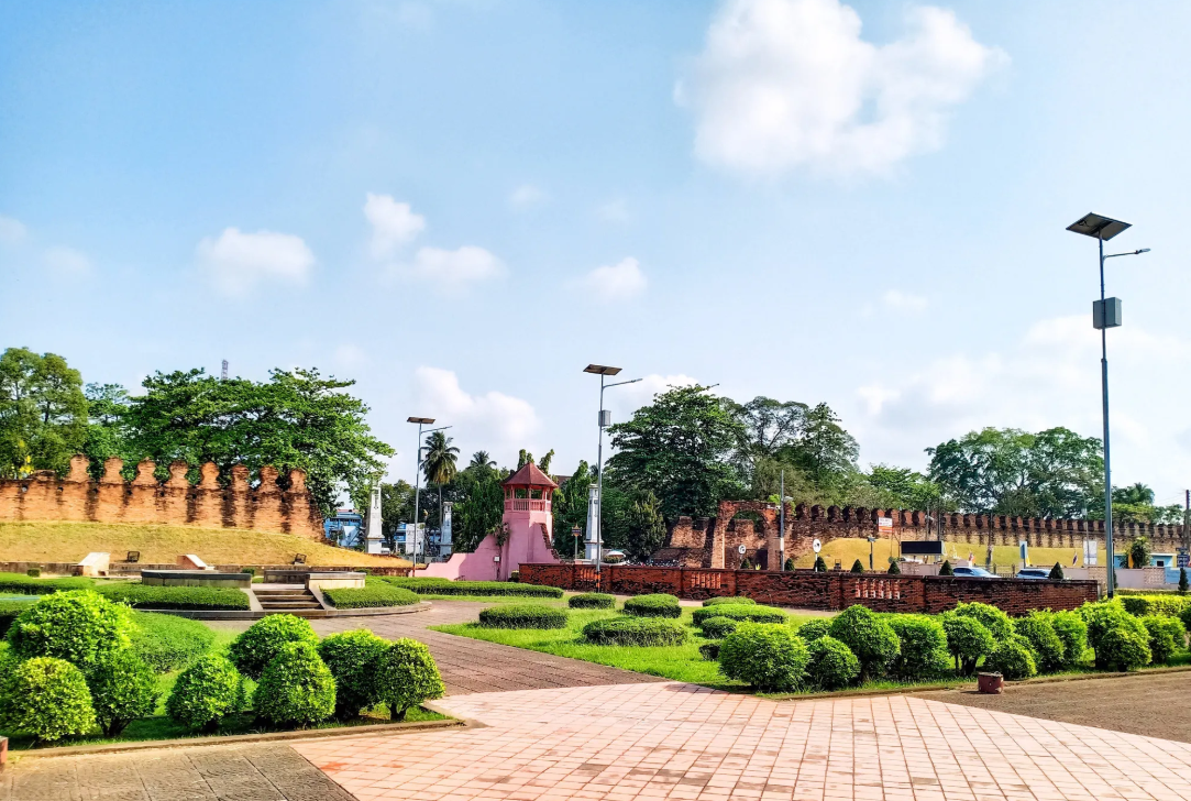กำแพงเมืองเก่า