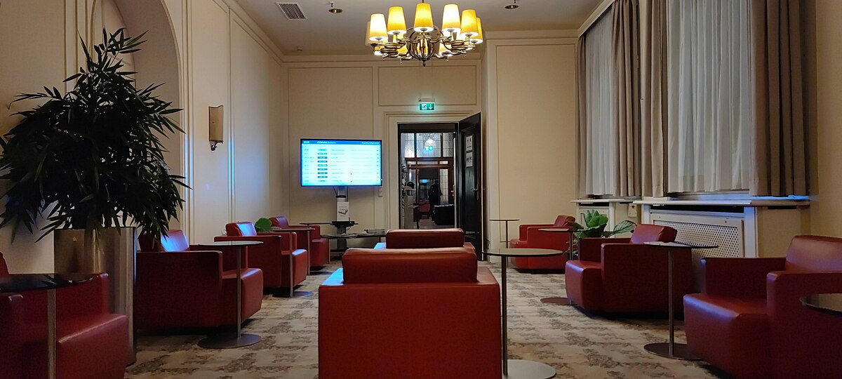 Welche Leistungen und Services bietet die DB Lounge?