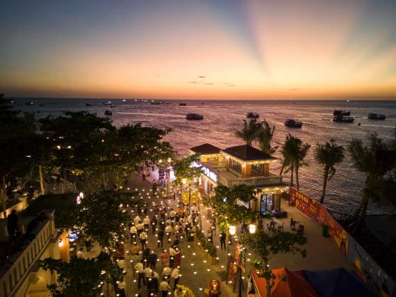 Vui-Fest Bazaar (Sunset Town)