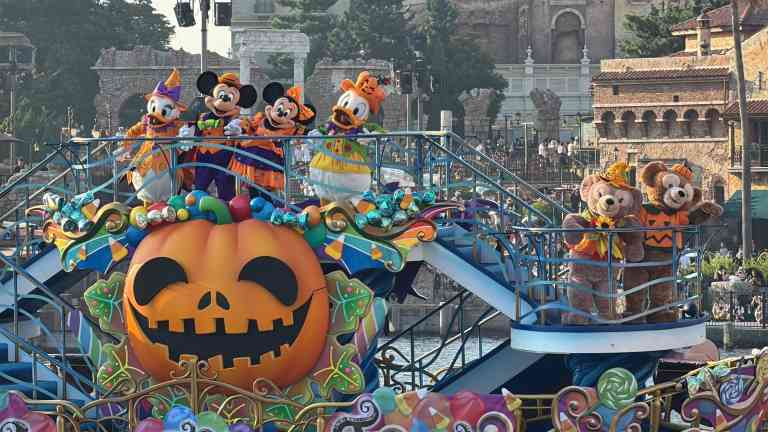 Disney Halloween Greeting at Tokyo DisneySea