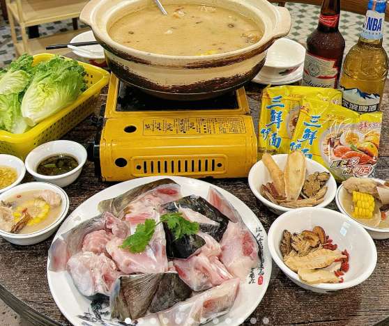 魚頭鍋（ユイトウグオ）