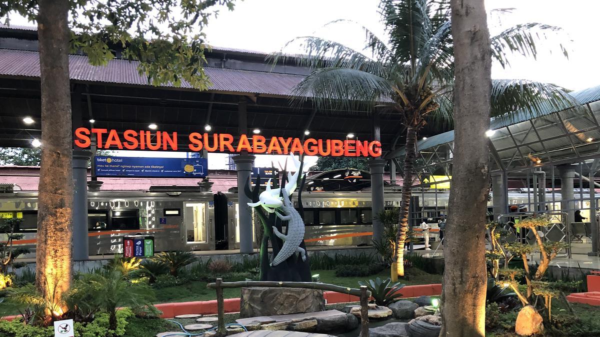 Naik Kereta Api dari Jakarta ke Surabaya