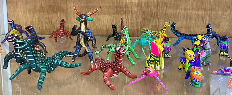 メキシコの特産品「アレブリヘ」