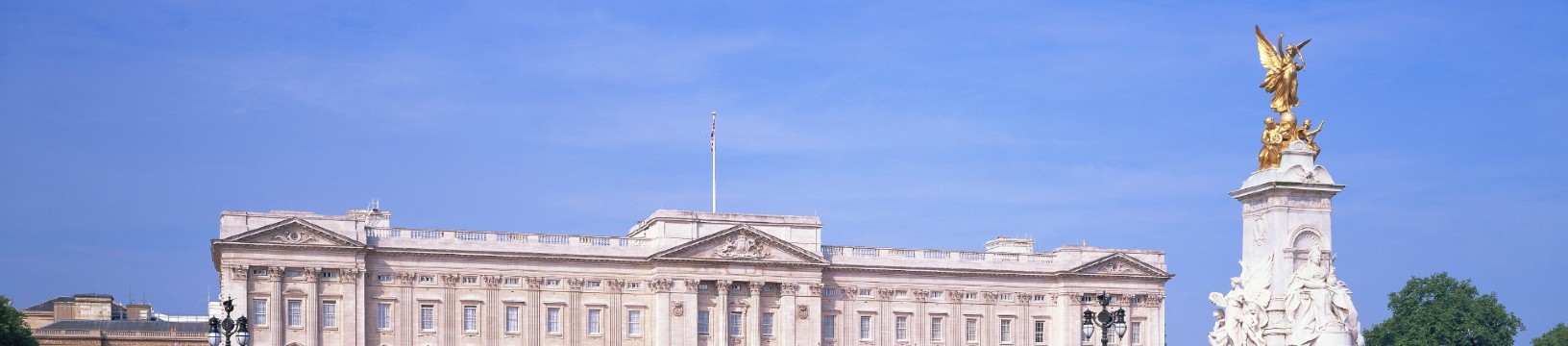 Buckingham Palace by Train: Everything You Need to Know