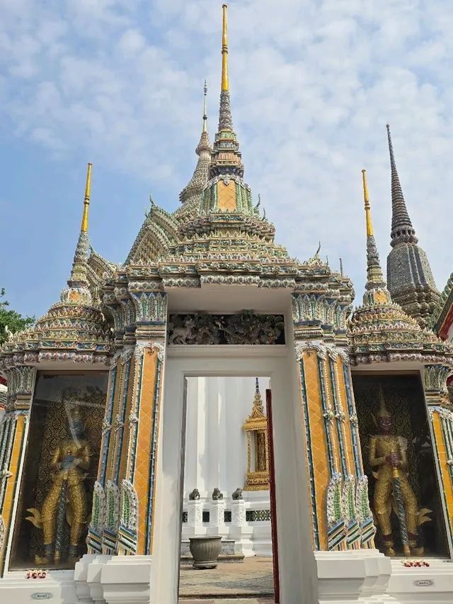 ยักษ์วัดโพธิ์และตำนานท่าเตียน