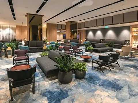 まずは身支度！シャワーが浴びれるラウンジ・施設