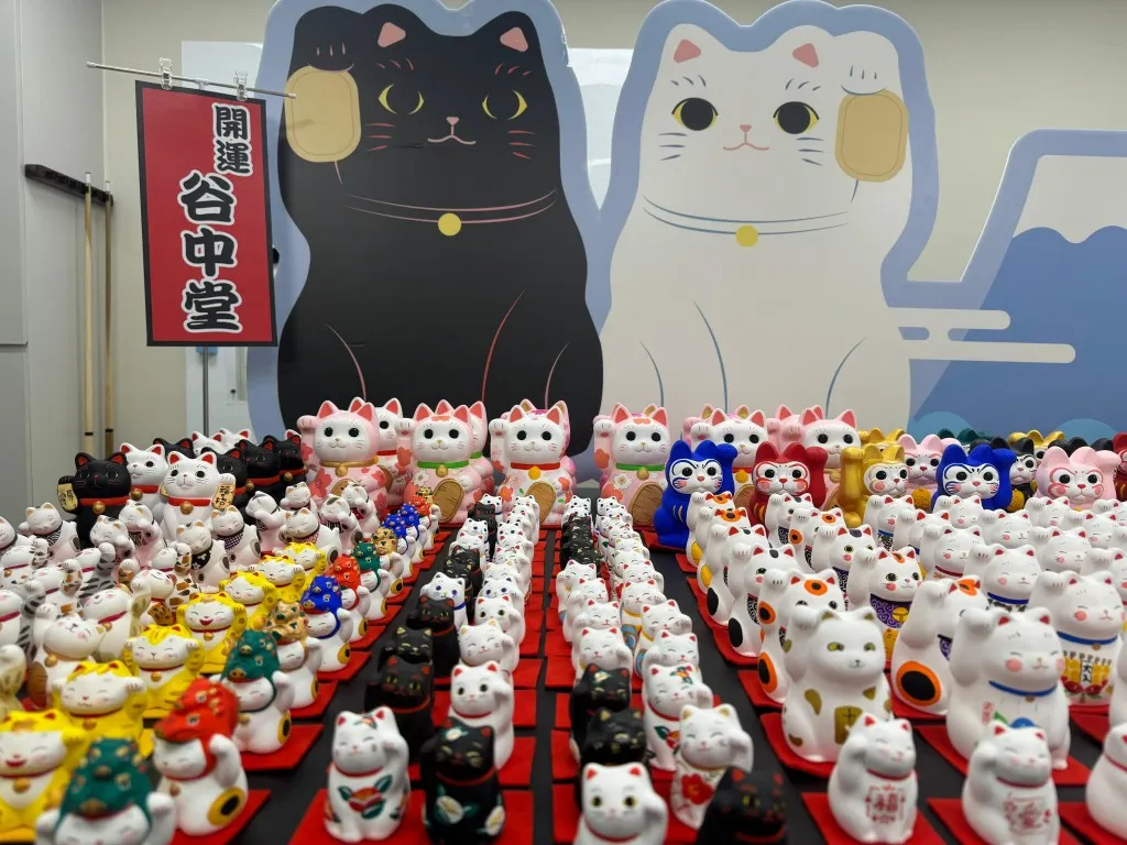 MonoCare踏入10週年，聯同「狗餅物語」，與日本東京谷中街區的招財貓聖地──「開運谷中堂」合作