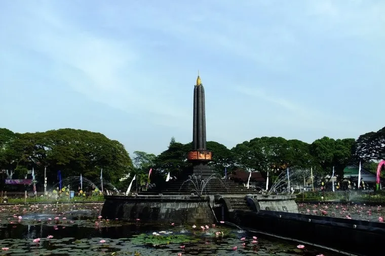 Alun-Alun Tugu Malang