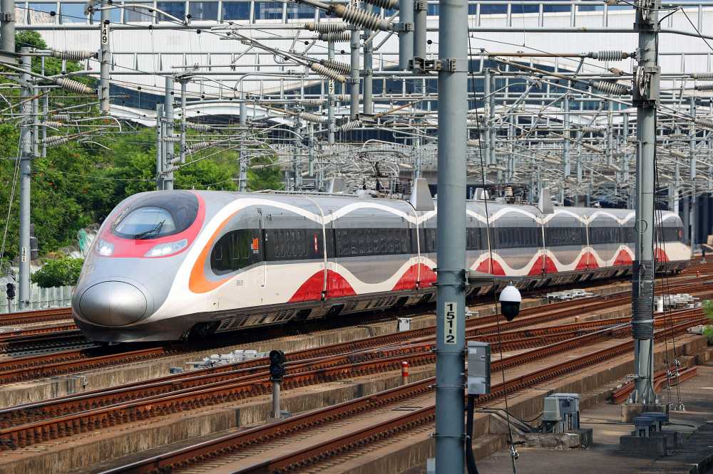 Onboard the CRH380A Train: Experience & Amenities