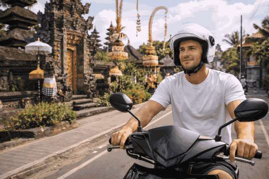 Naik Motor dari Denpasar ke Ubud