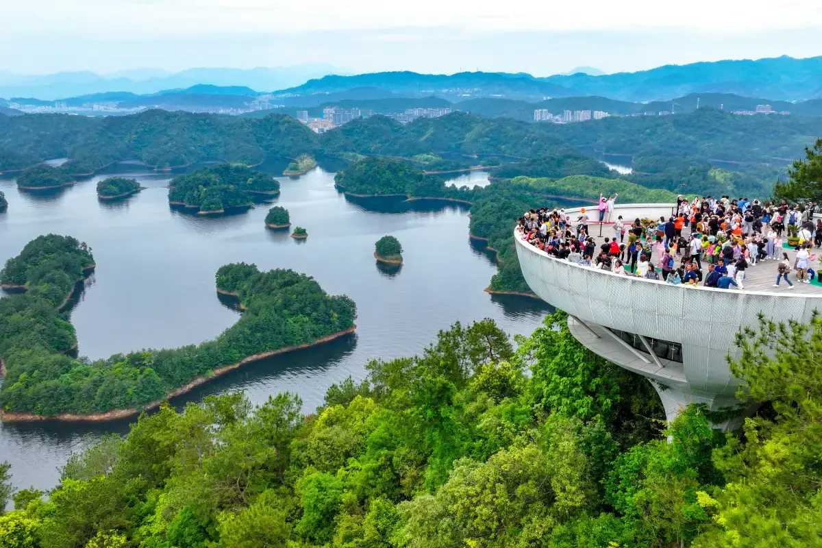 Thousand Island Lake