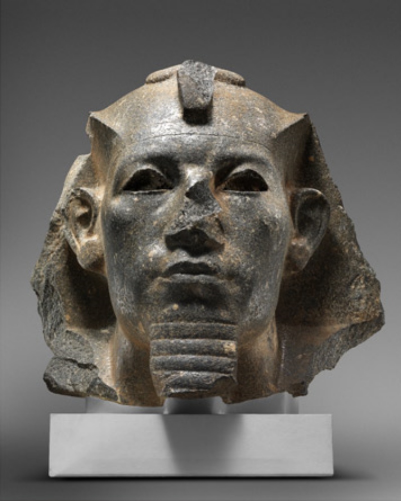 可能是阿蒙涅姆赫特三世巨像頭部