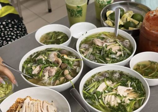 ร้านเฝอเวียดนาม Phở Gà Nguyệt