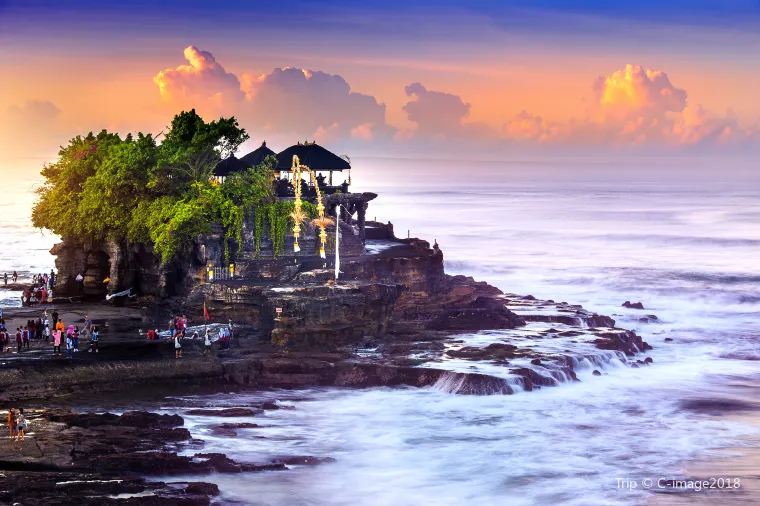 TANAH LOT TEMPLE
