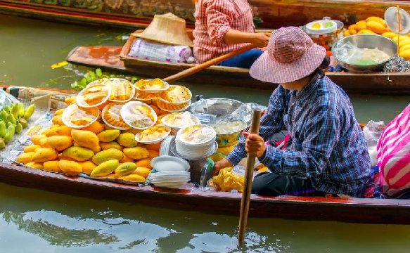 Damnoen Saduak Floating Market