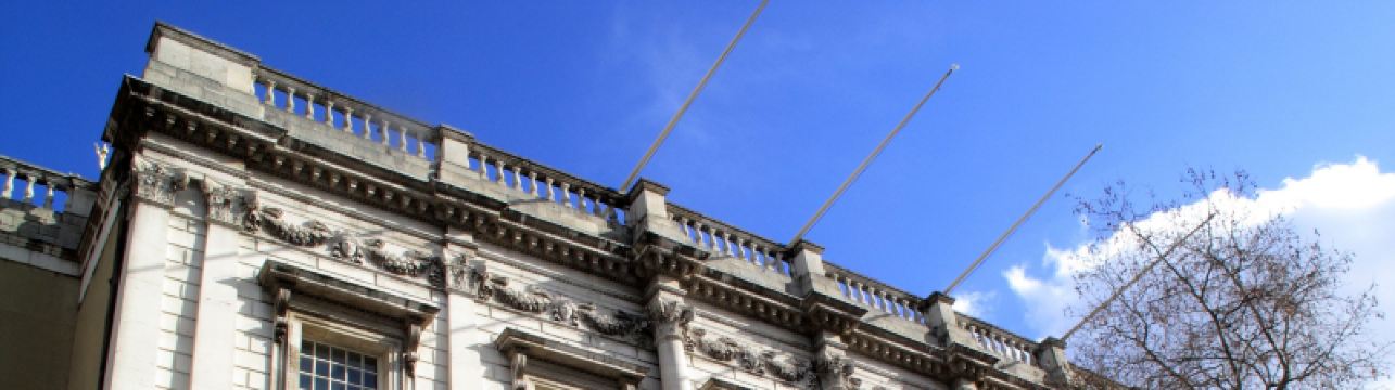 Getting the train or tube to Banqueting House: Nearest tube and train stations