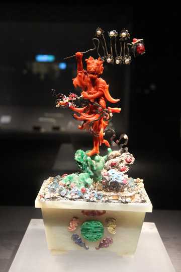 Coral Kui Xing Points to the Dipper Bonsai