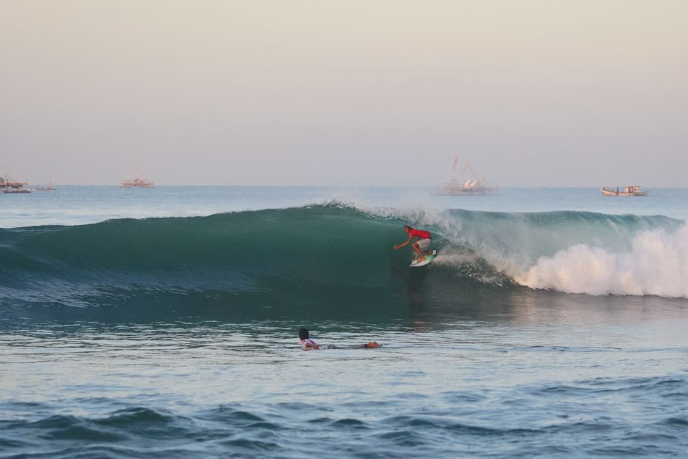 Tanjung Lesung vs Pelabuhan Ratu untuk Surfing