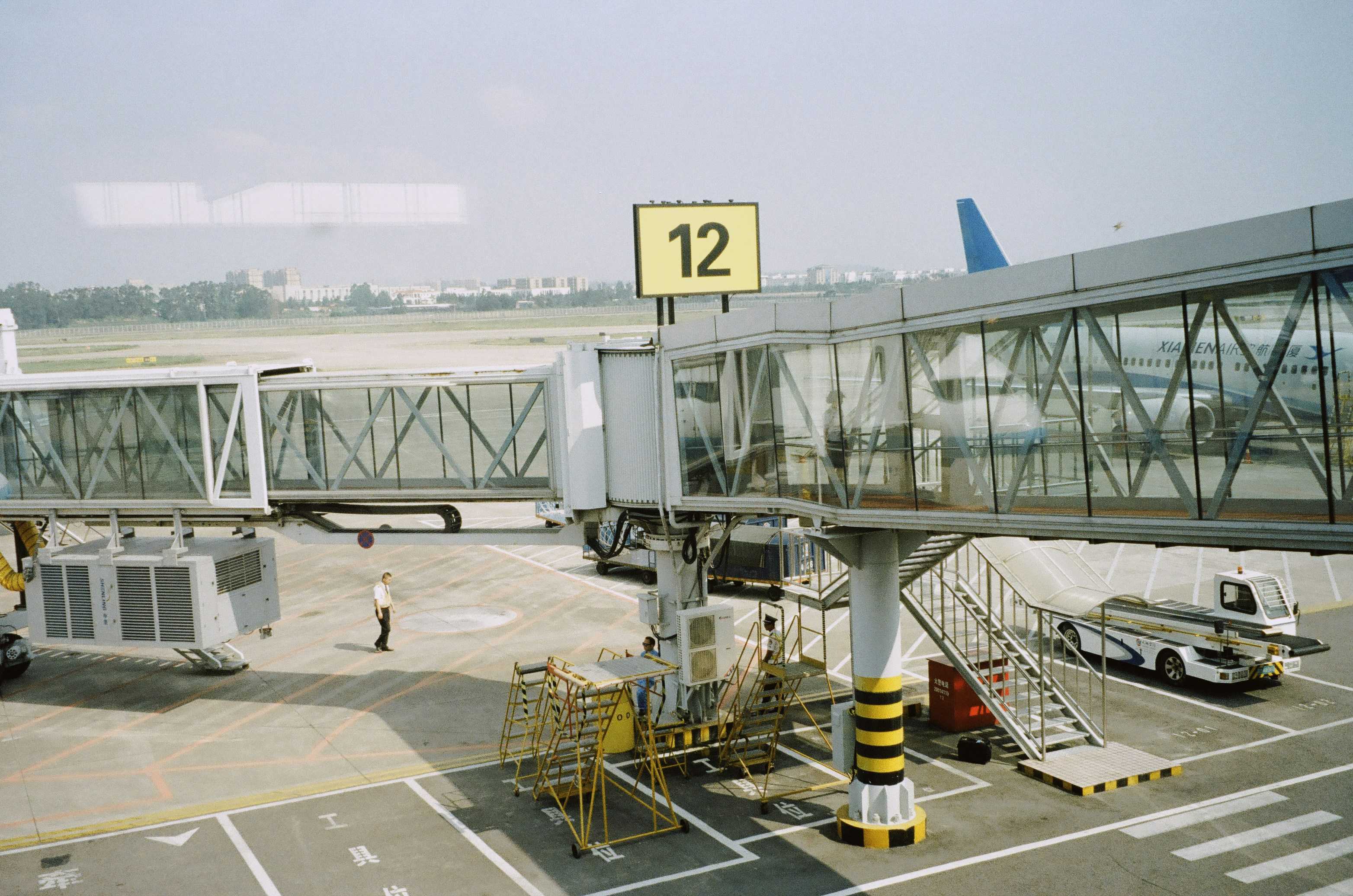 Скрытый дедлайн: закрытие выхода на посадку 🚪