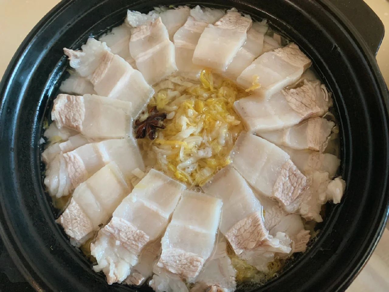 酸菜白肉鍋（スワンツァイバイロウグオ）