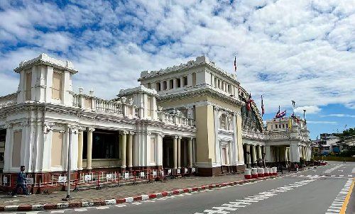 Rong Mueang Road side
