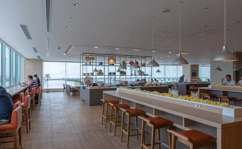 Japan Airlines Sakura Lounge