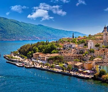 Viaggia in treno al Lago di Garda: tratte, orari e offerte