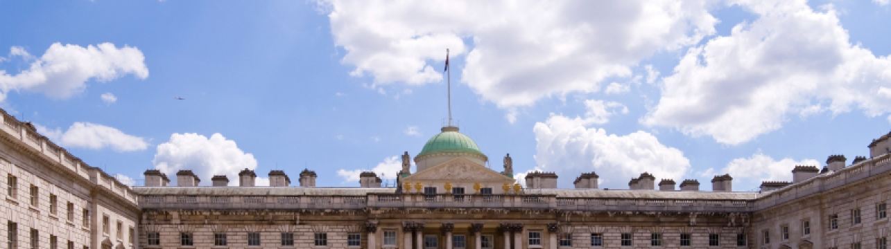 Getting the train or tube to Somerset House: Nearest station and popular routes