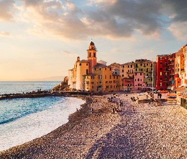 Le spiagge di sabbia più belle della Liguria in treno