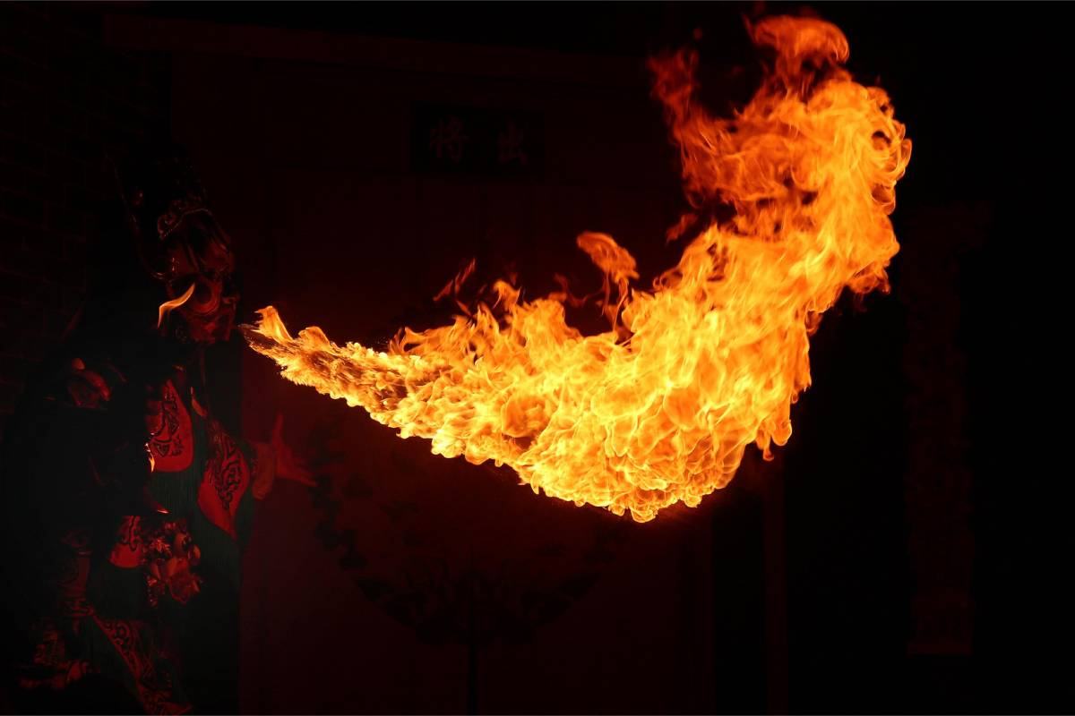 10. Enjoy a Traditional Sichuan Opera at Shu Feng Ya Yun