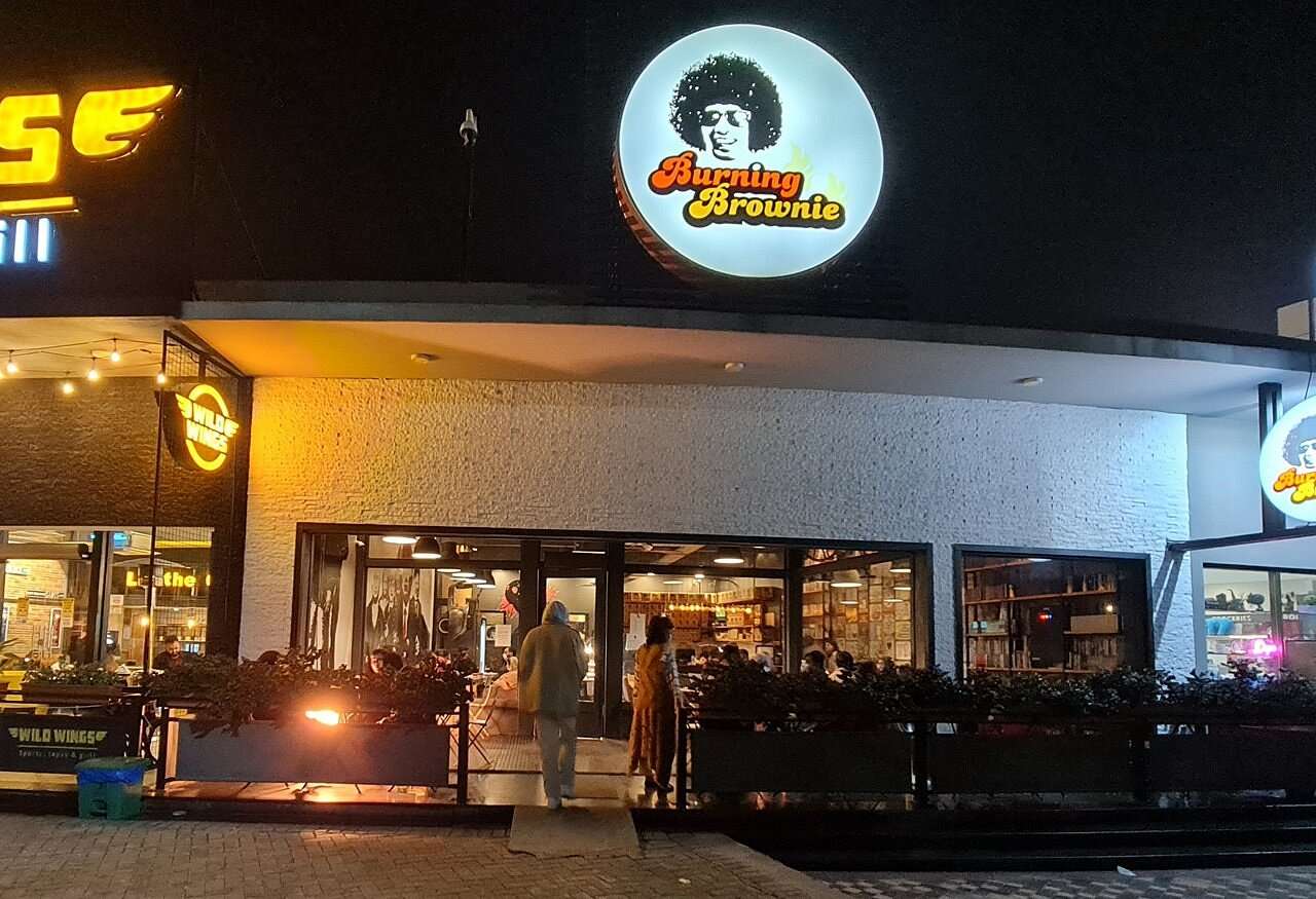 Burning Brownie, Islamabad