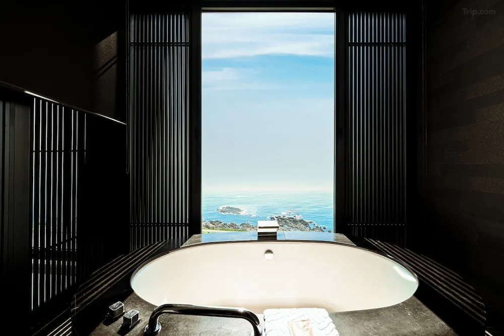 Ananti at Busan Cove Restroom Tub