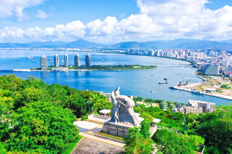  Luhuitou Scenic Area