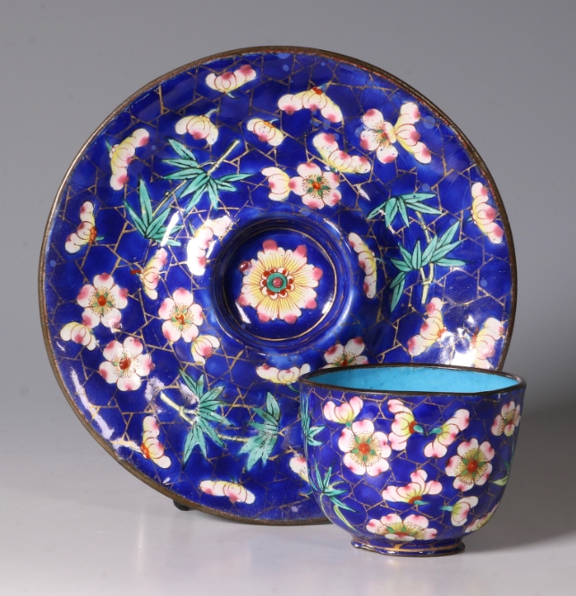 4. 🖌️ Oleh oleh Khas Guangzhou-Karya Seni Enamel Kanton
