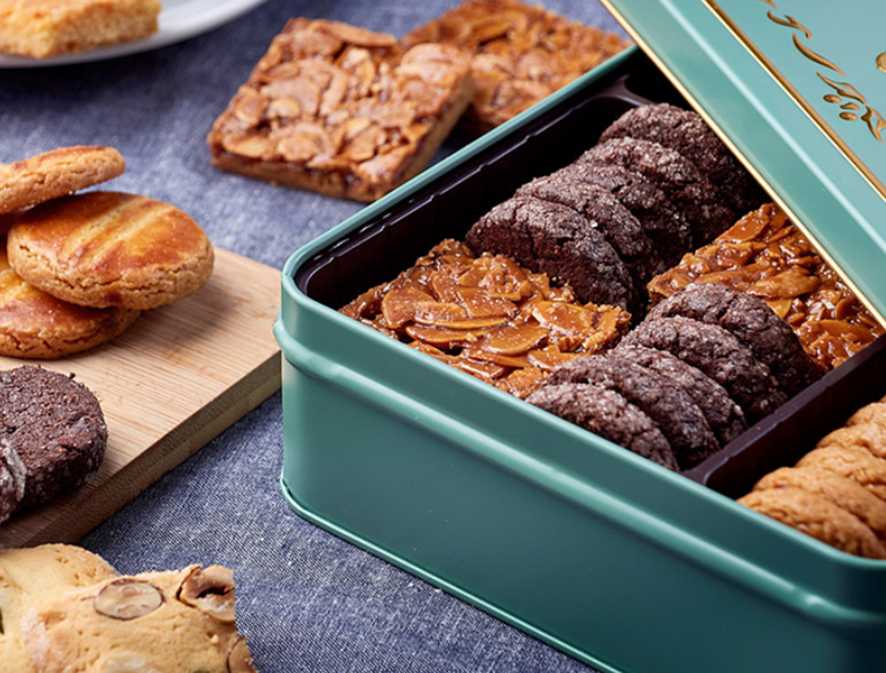 「CAFÉ TANAKA」のクッキー缶