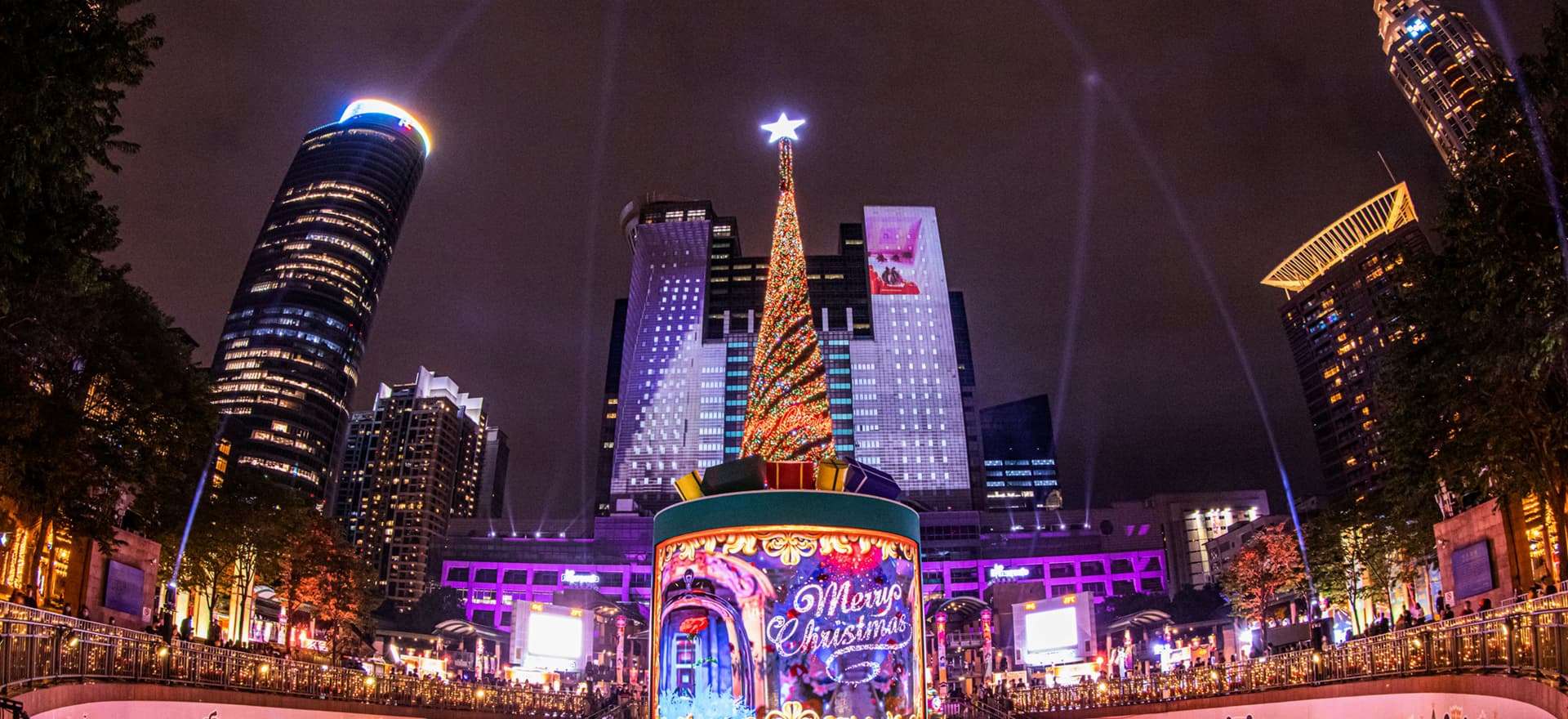 想新北耶誕城玩要住哪?