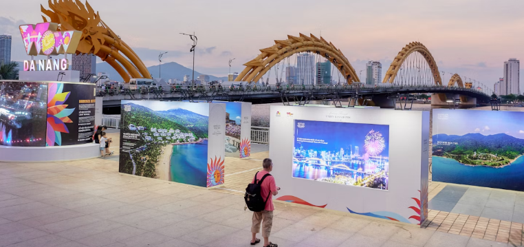 outdoor gallery han river da nang