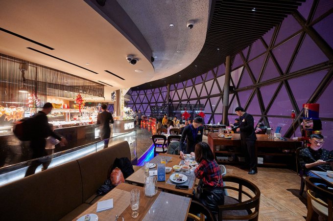 What to Eat at Oriental Pearl Tower? | Revolving Restaurant Buffet