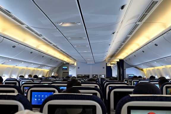 ユナイテッド航空のユナイテッド・プレミアムプラスの料金と予約方法