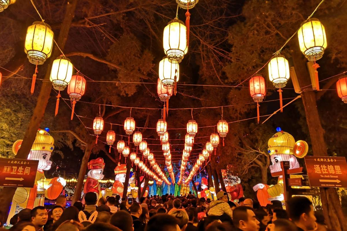 8. Celebrate the Lantern Festival at Wuhou Shrine