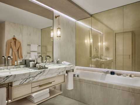 Marina Bay Sands Singapore Premier King Room with Gardens By the Bay View Bathroom