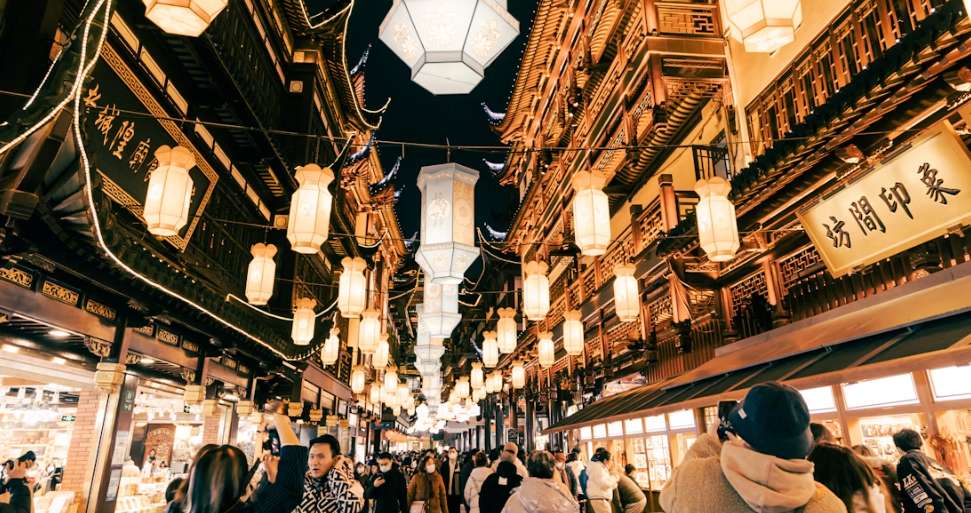 Nearby Attractions at Oriental Pearl Tower | Yu Garden Night Market